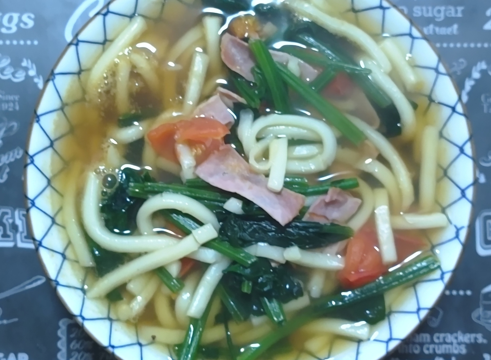 簡単！ほうれん草とベーコンで洋風うどん