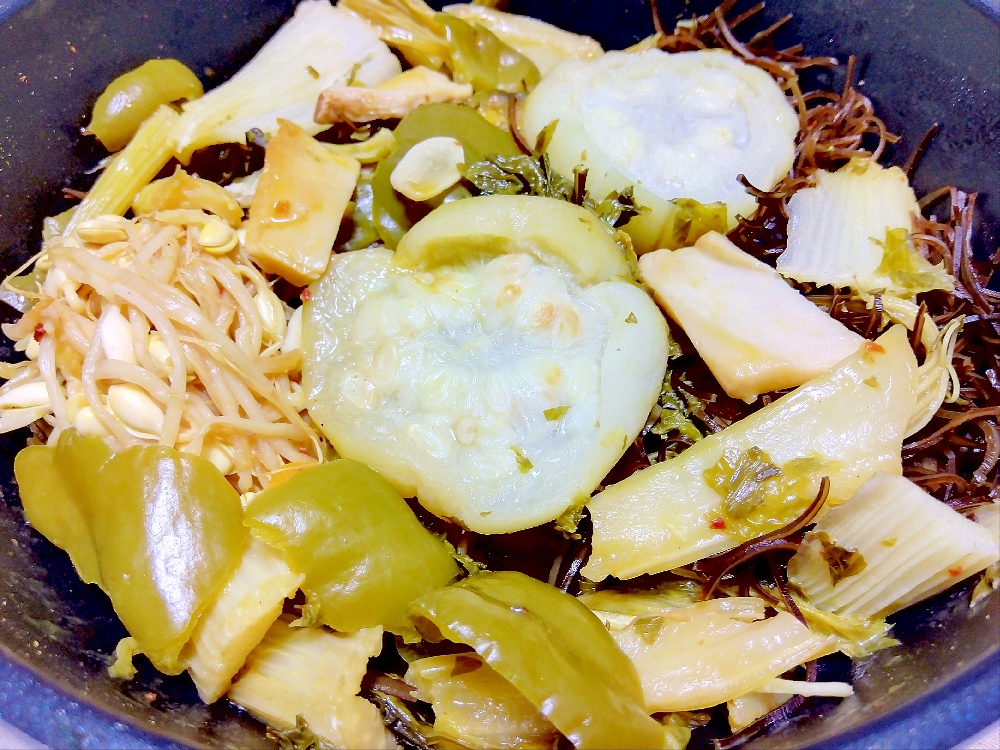 ピーマン小松菜エリンギ豆もやしセロリ昆布ヘチマ煮