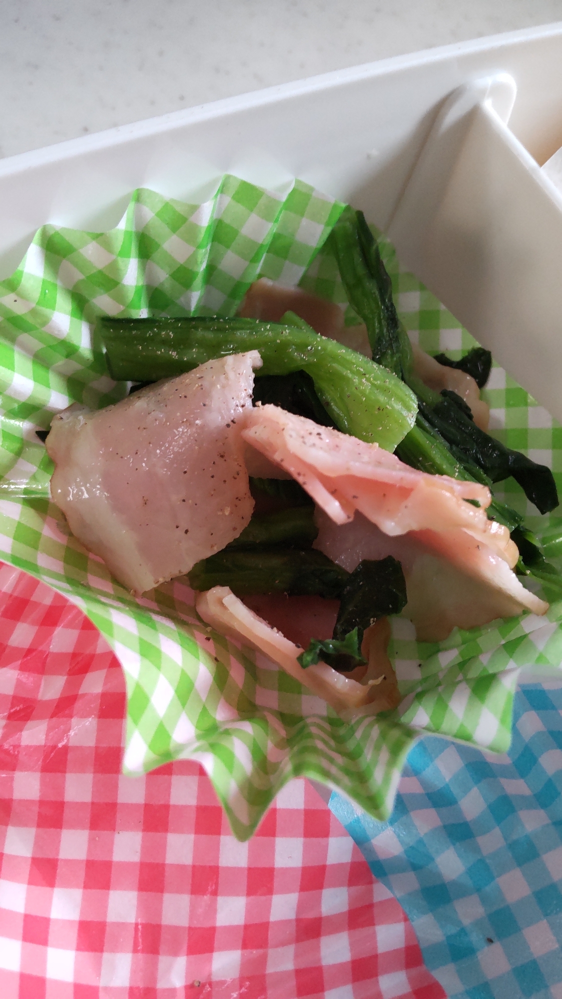 お弁当のすきまおかず☆ベーコンと小松菜の炒めもの