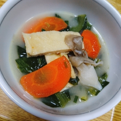 小松菜と豚肉のお味噌汁