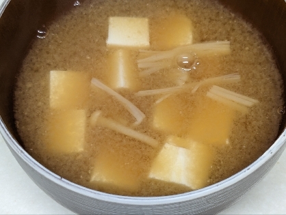 えのきと絹ごし豆腐の味噌汁