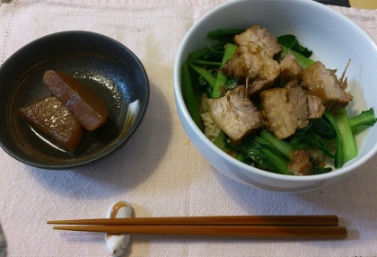 大根と一緒にじっくり煮込んで美味しくできました！（ちょっと大根が煮詰まりすぎちゃいましたが…）
小松菜を炒めて、煮豚丼にしてみました〜！