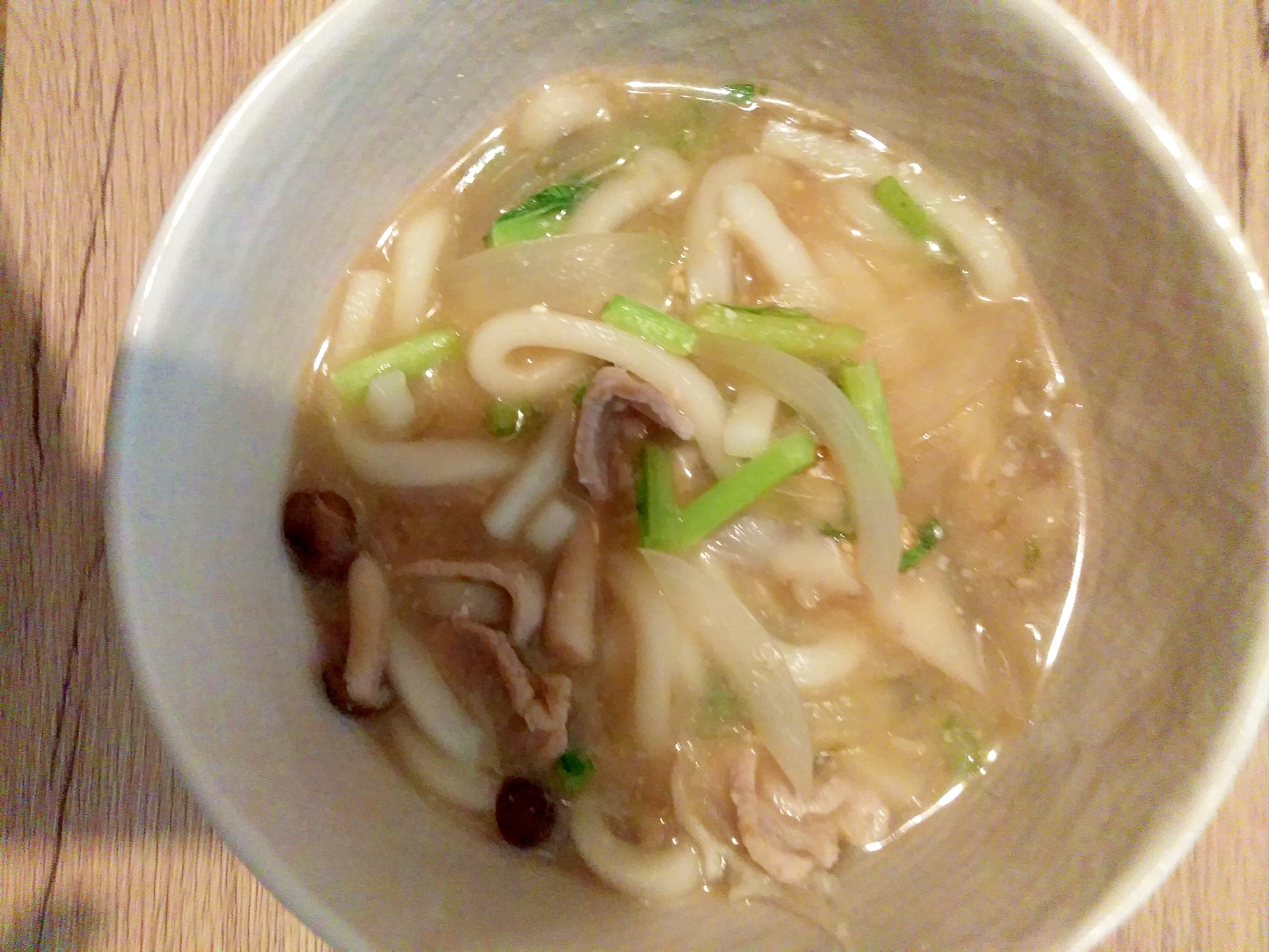 素朴！きのこと野菜の味噌煮込みうどん