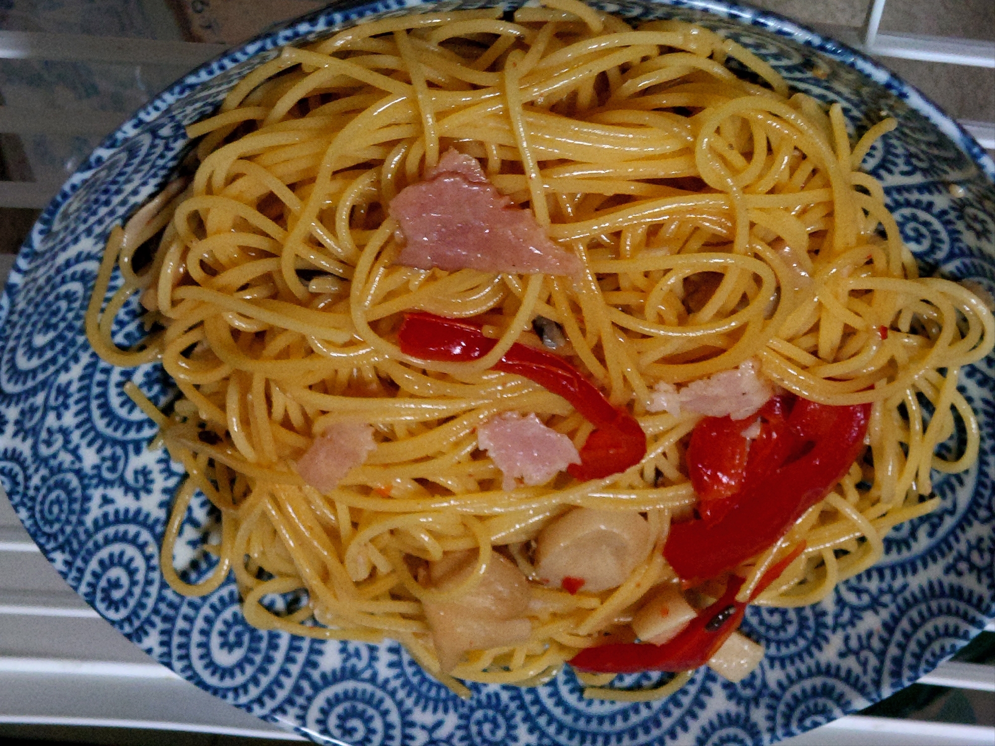 パプリカときのこのオリーブしゅうゆパスタ