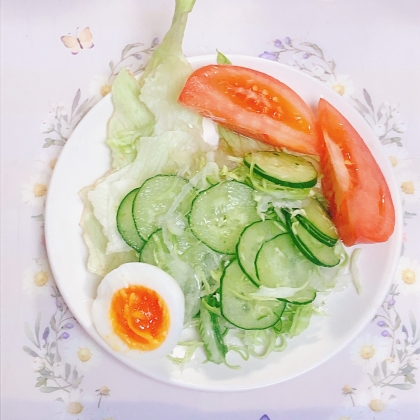 サニーレタスと胡瓜とトマト液みそドレッシングサラダ