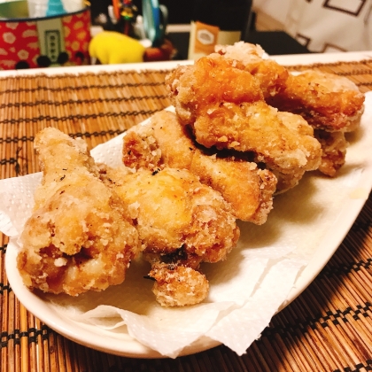 レンジで中まで火を通してるので、カラッと揚げるだけの簡単レシピでした！片栗粉なのでサクサクですね♪お酒のおつまみにぴったりでした！またつくります(^ ^)