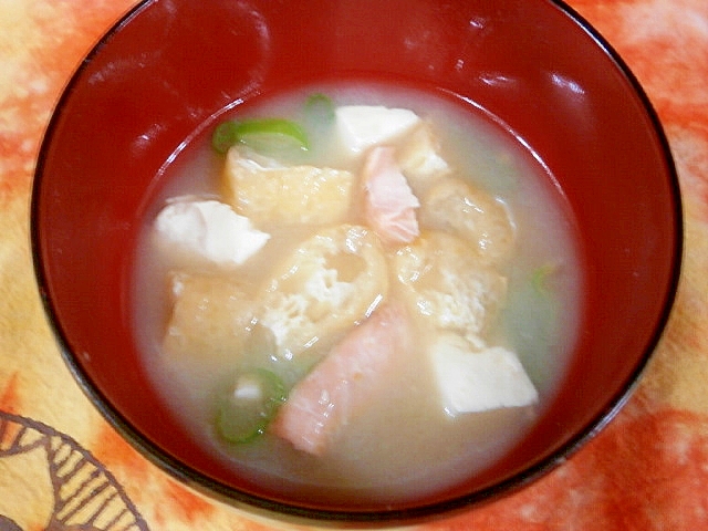 鱒と豆腐の味噌汁
