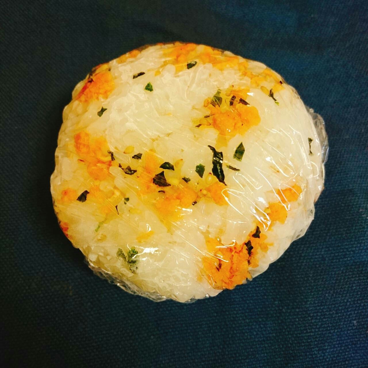 混ぜ込みわかめと鮭フレークのごま油チーズおにぎり レシピ 作り方 By Tomo1219 楽天レシピ