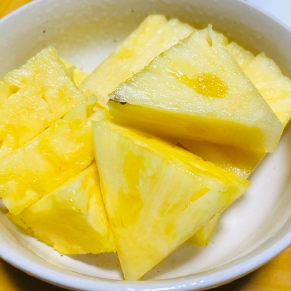 芯まで食べれる台湾パイナップルの切り方