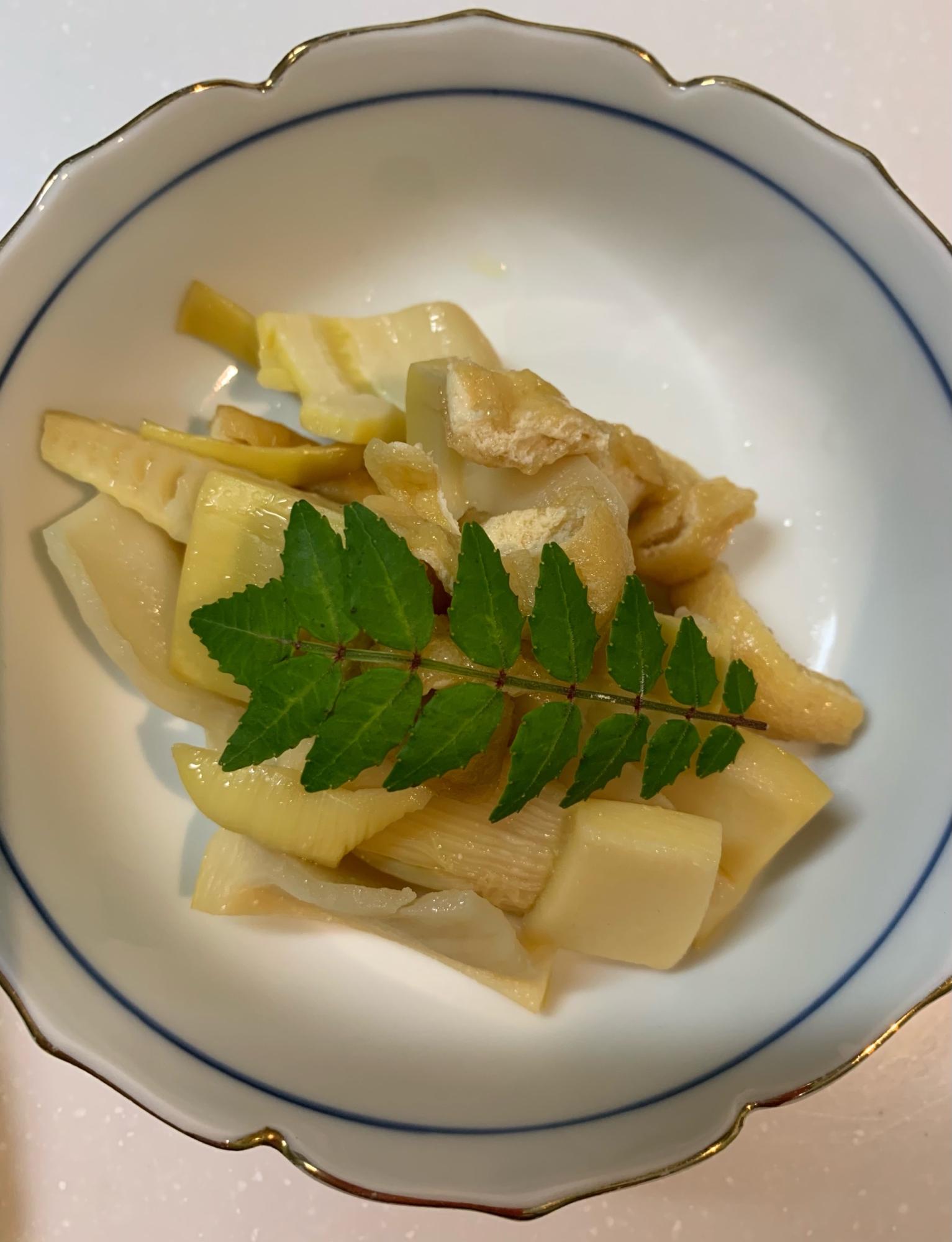 たけのこと油揚げの煮物　木の芽添え