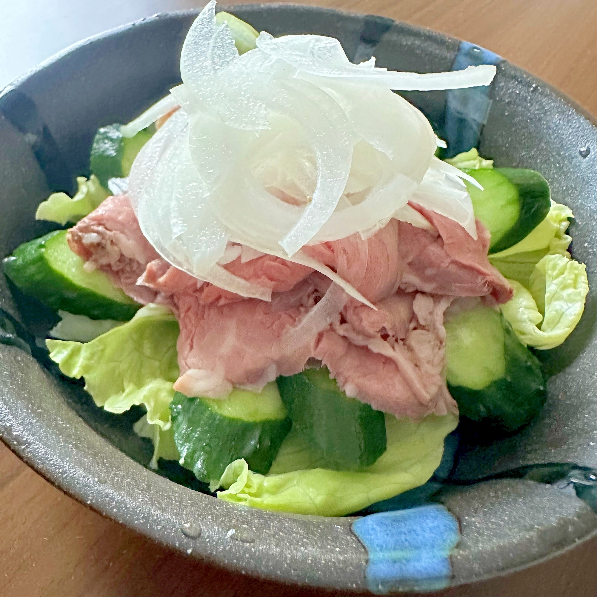 ローストビーフと新玉ねぎのサラダ⋆⸜ ⚘ ⸝⋆