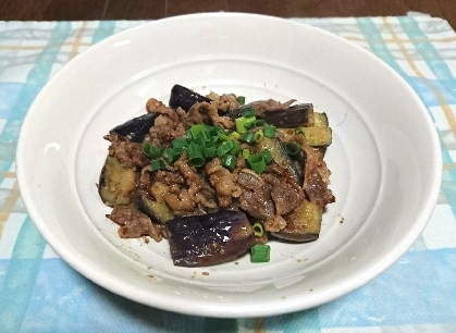 胡麻が香ばしくて、茄子と味噌の相性がいいですね。途中から主人に作ってもらいましたが、美味しかったです。