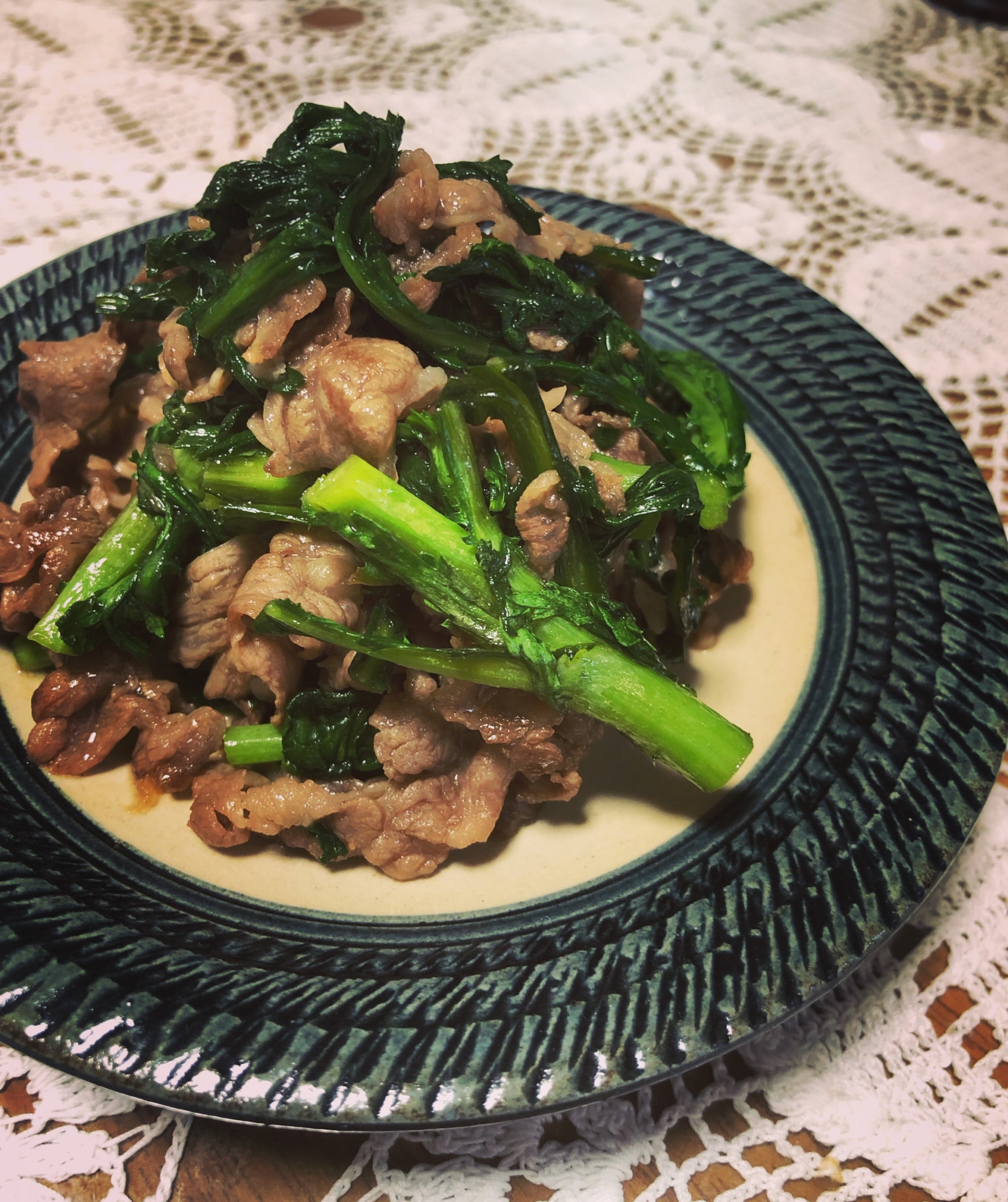 ご飯が進む！牛肉と春菊の甘辛炒め！