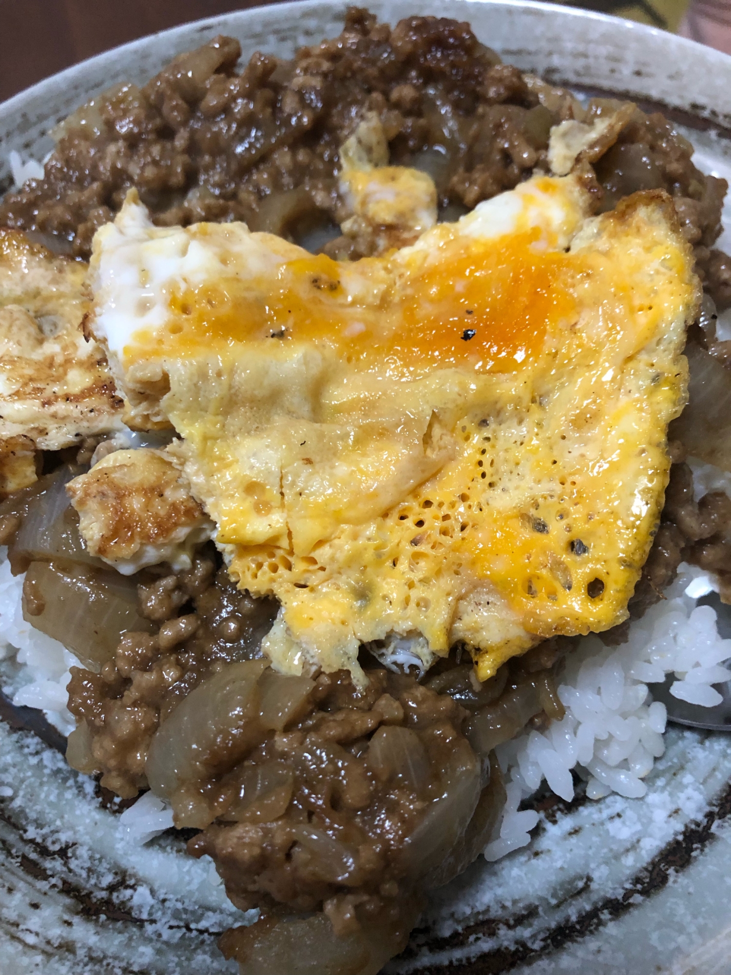 卵を乗せキーマカレー