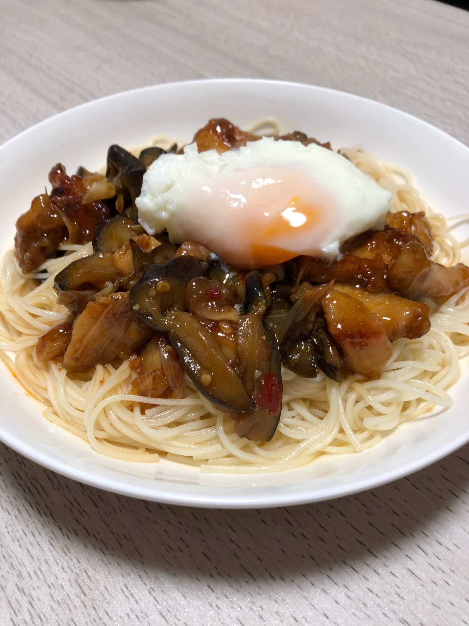 鶏肉とナスのピリ辛中華風そーめん