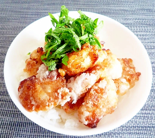 ささみ唐揚げと大葉のさっぱりボリューム丼