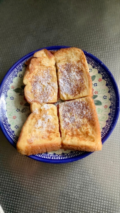 おはようさんです♪
今日の始まりは雪化粧のフレンチトースト〜(ᵔᴥᵔ)
とっても美味しくできましたよ♪
レシピありがとうございました♡