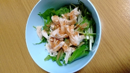 小さなおかず♪水菜と蒸し鶏のゴマポン和え。