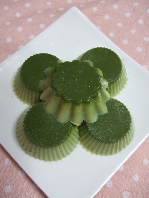 ムチッと美味しい☆粉末緑茶入り青汁ミルクゼリー