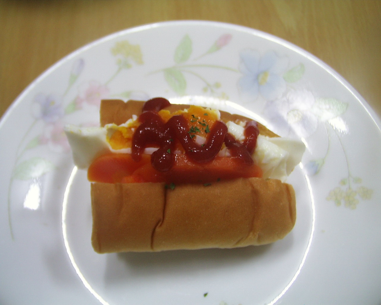 目玉焼きたまごケチャップロールサンド