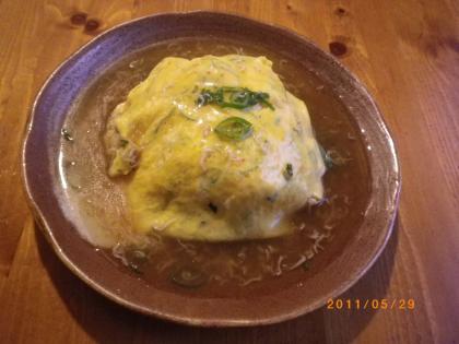 子どもが天津飯が食べたいって言うのでこちらで作らせてもらいました。エビの代わりに眠っていたカニ缶にしました。あんがたっぷりでおいしぃと好評でした。v ^ ^ v