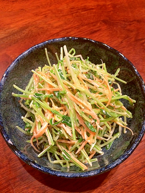 【豆苗にんじんサラダ】シャキシャキ食感♪