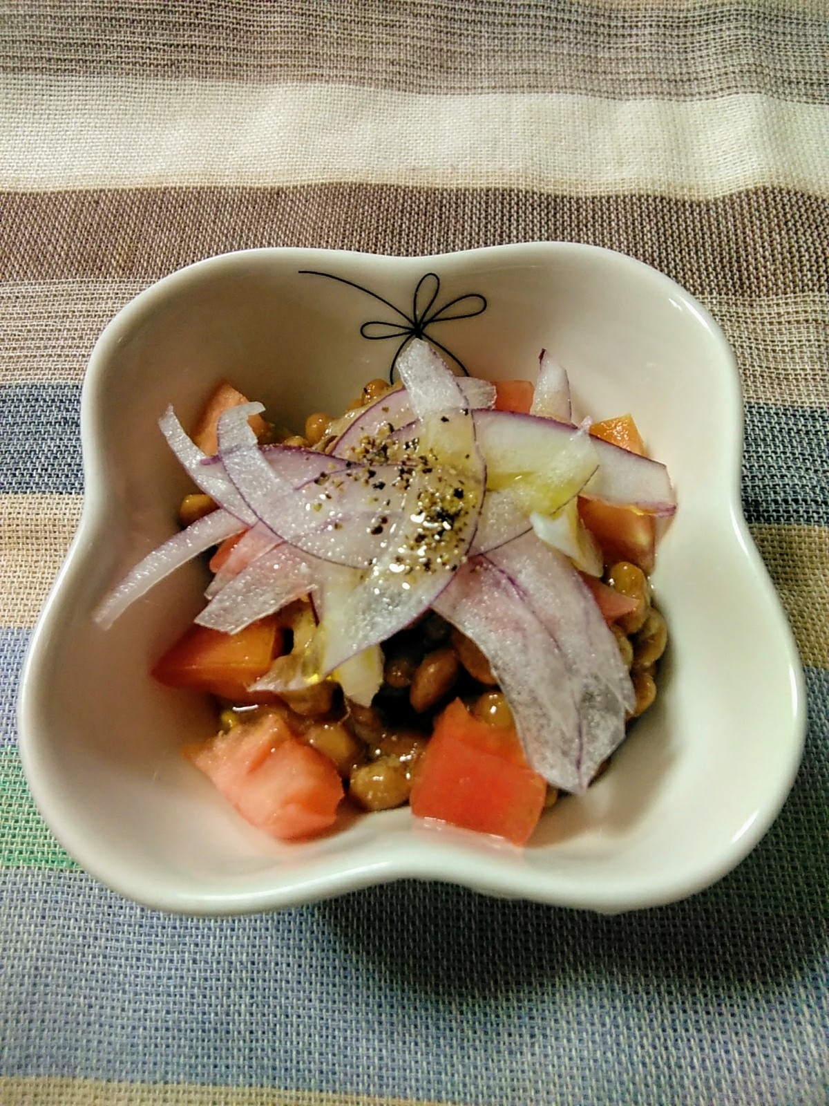 トマトと紫玉ねぎ納豆 レシピ 作り方 By ここなっつん 楽天レシピ