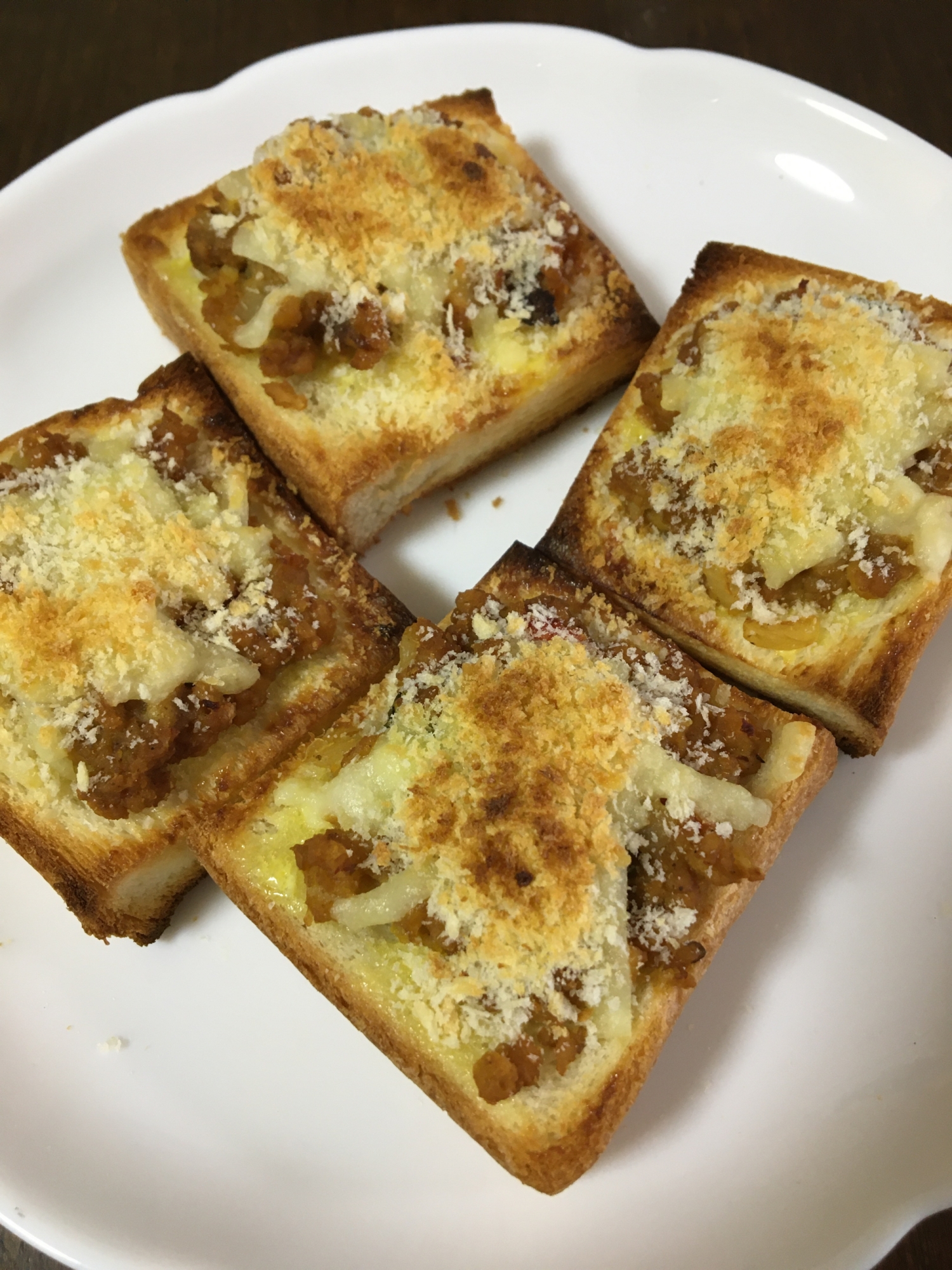 おつまみにも！　カレーパン風トースト