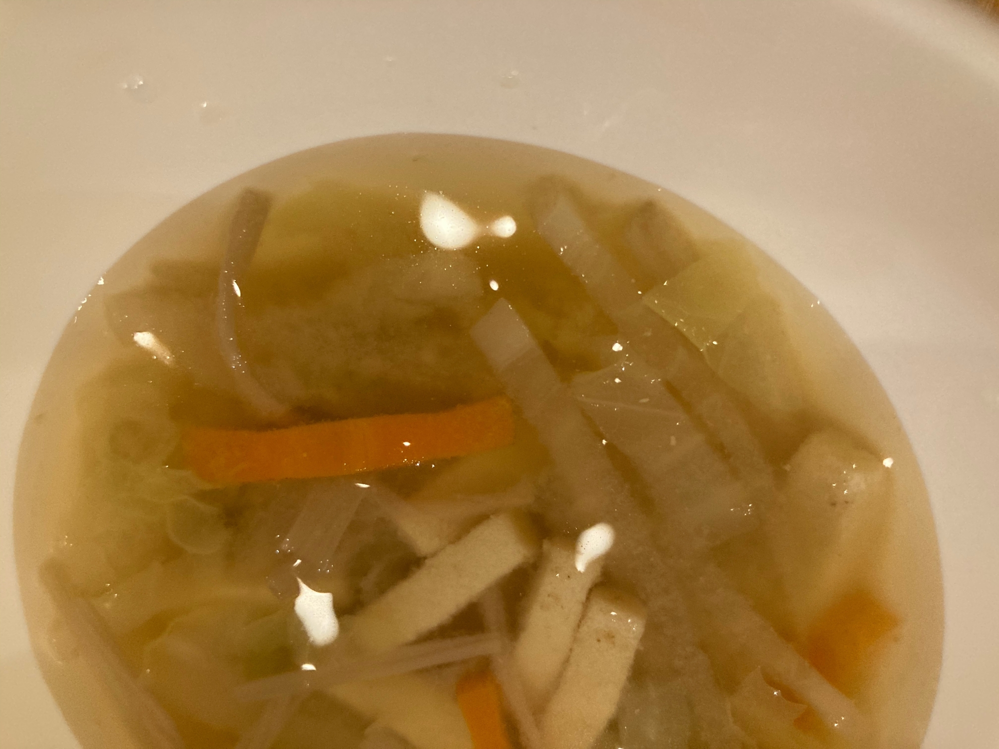 大根と人参と白菜と高野豆腐の味噌汁