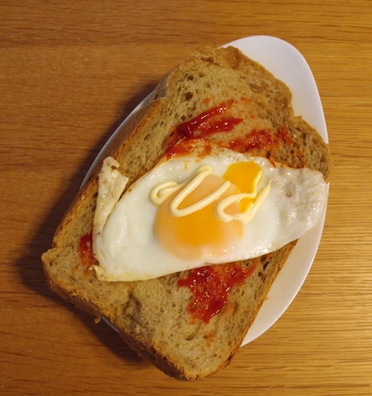 朝ごパン★ケチャップと目玉焼きのトースト