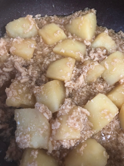 じゃがいもと鶏ひき肉の甘辛煮