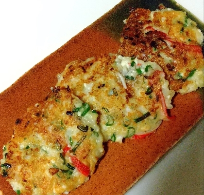 冷蔵庫の残り物で作りました♥豆腐ベースなので崩れない様にじっくりゆっくり焼きました!!(*^^)v
塩多めでそのまま頂きましたがとっても美味しかったです♥