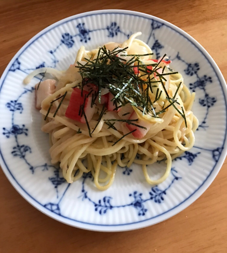 玉ねぎとカニカマのタラコソース焼きそば