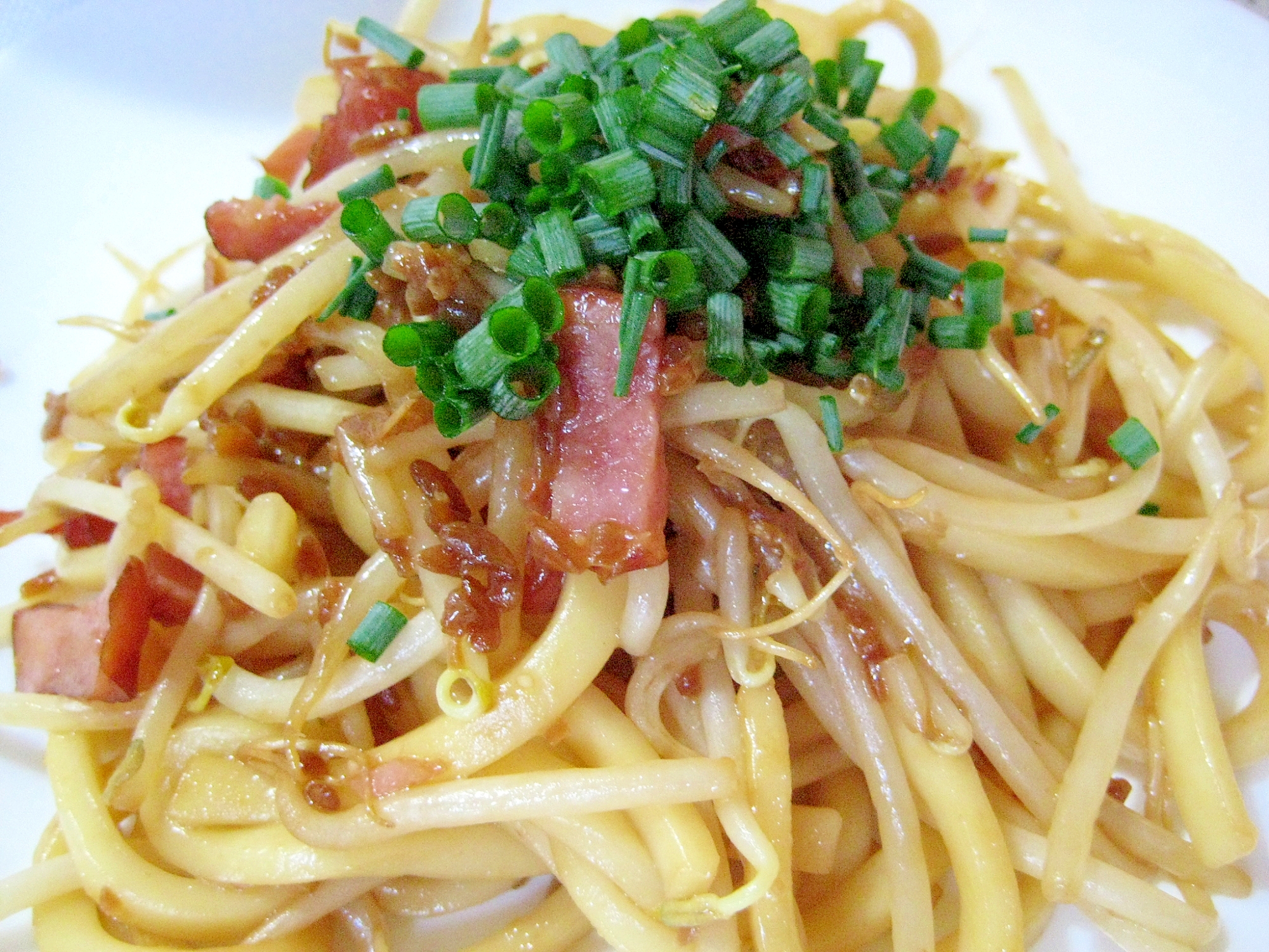 簡単！旨い！☆もやしとベーコンの醤油麹焼きうどん☆