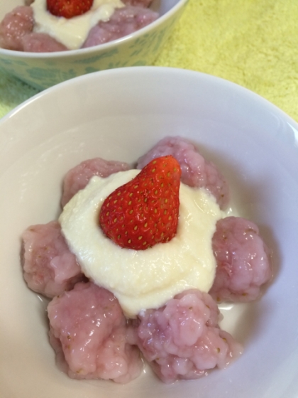 地元宮城のイチゴを使ったレシピ、嬉しいです(^^)丸め方下手くそですが白玉のおいしさ&お豆腐のクリームに感動です〜♡ごちそうさまでした( ´ ▽ ` )ﾉ