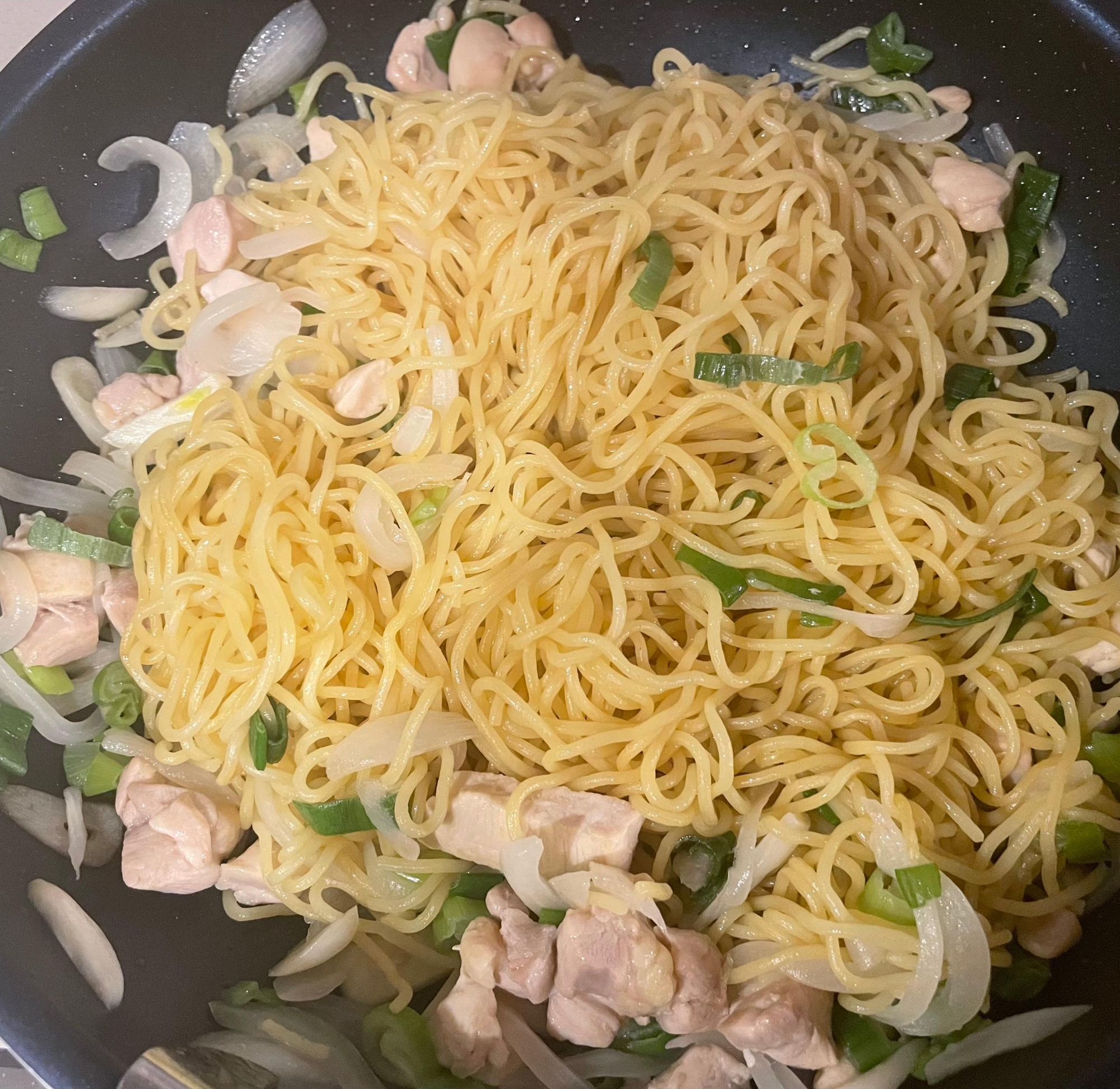 時短 ネギと鶏肉のコンソメ焼そば