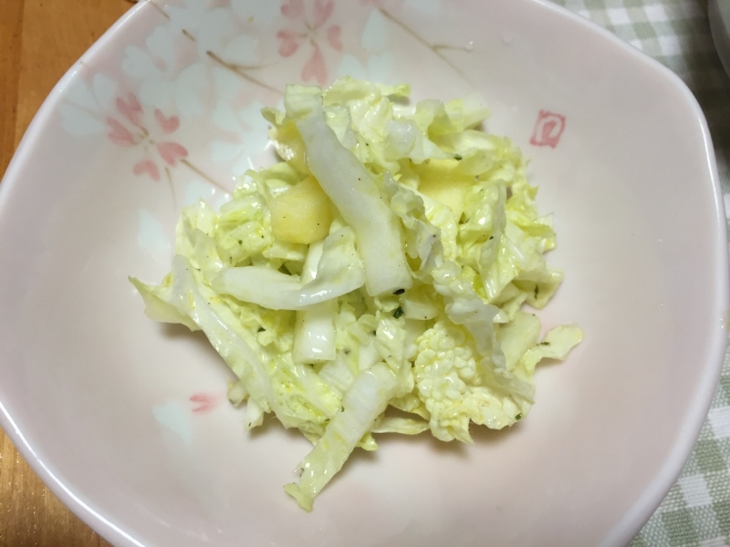 白菜とりんごのサラダ