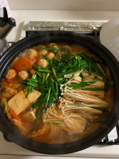 お手軽キムチ鍋☆キムチ漬けの素と麺つゆで☆旨ピリ辛