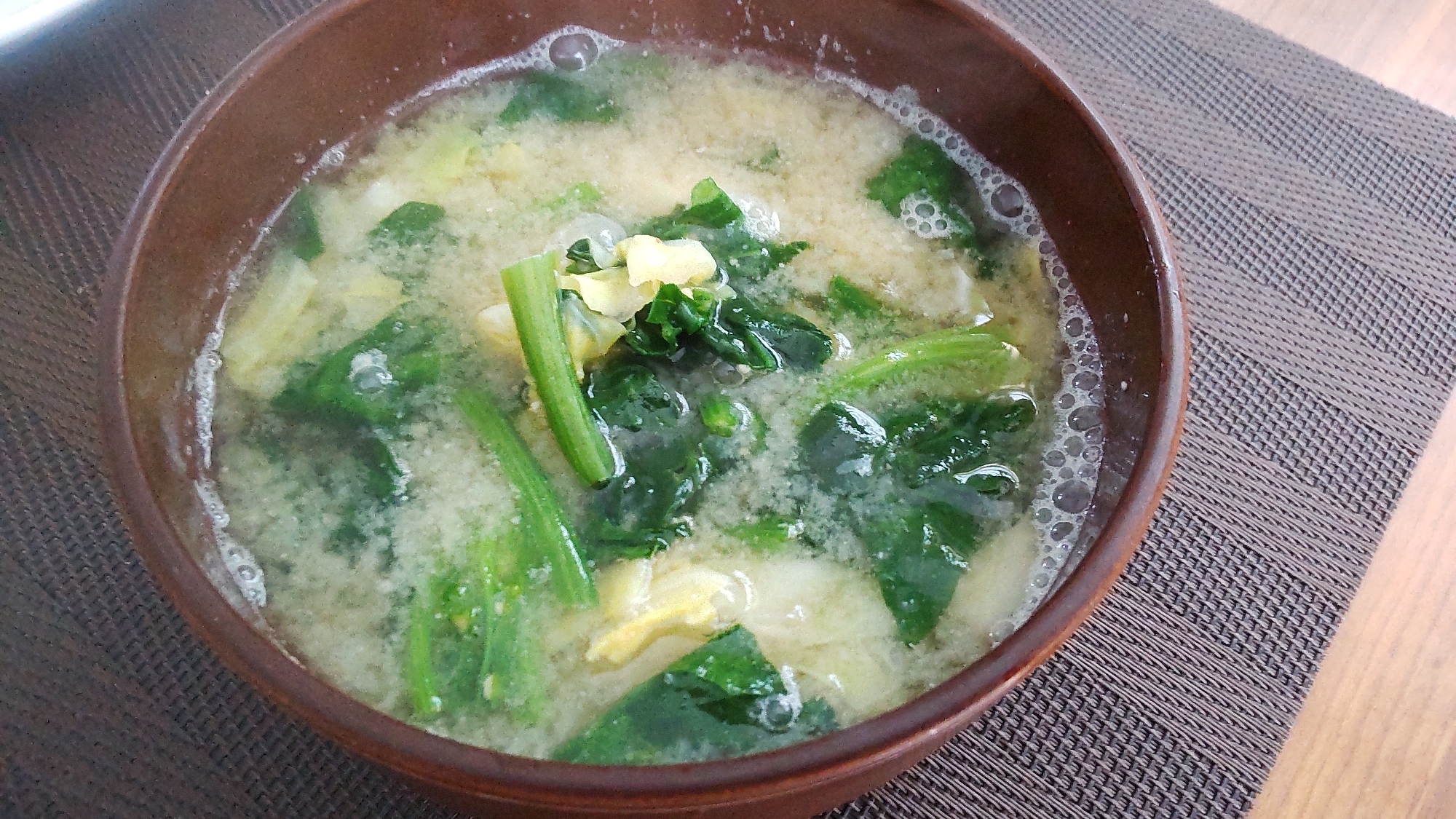 春キャベツとほうれん草の味噌汁