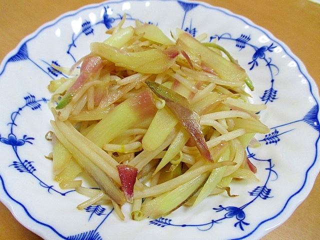 みょうがの茎ともやしの炒め物