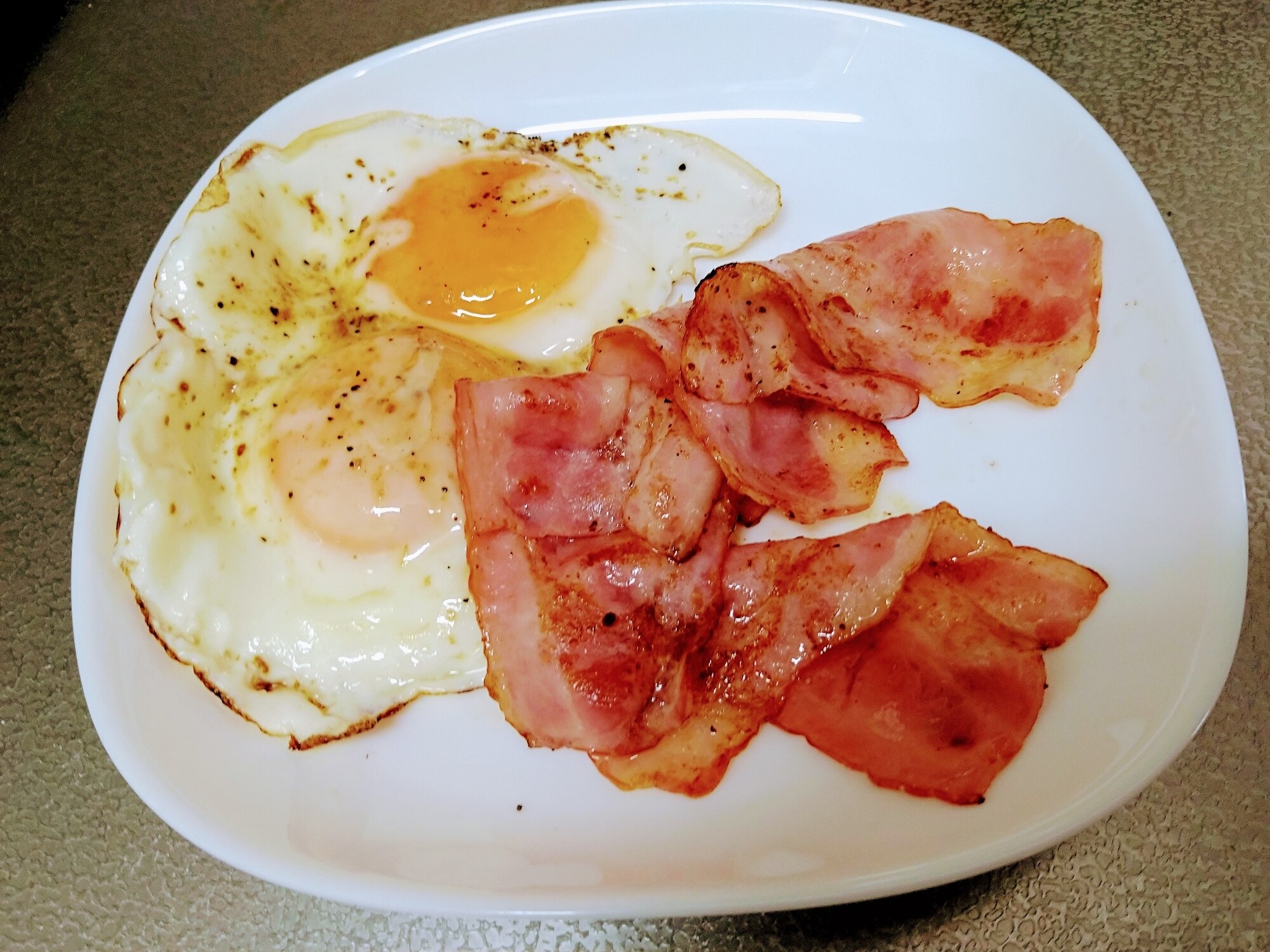マキシマムベーコンエッグ レシピ・作り方 by Yama♪ - 楽天レシピ