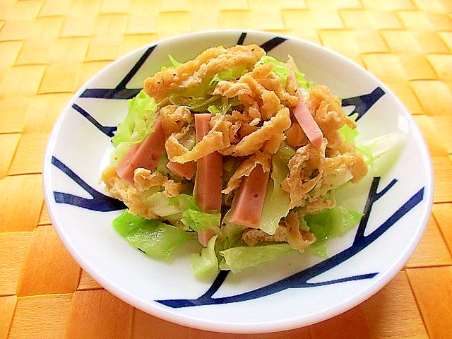 キャベツと魚肉ソーセージと油揚げのコンソメ蒸し