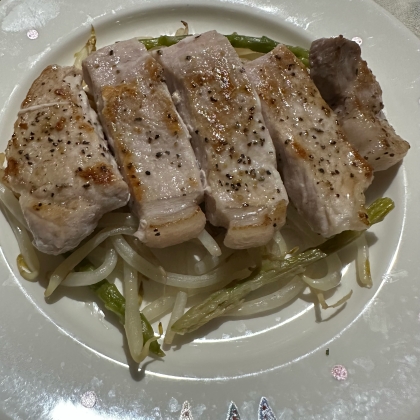 豚肉の美味しさが引き立つシンプル味付けでとっても美味しかったですꔛ♡ 
レシピありがとうございます(๑❛ᴗ❛๑ )♡