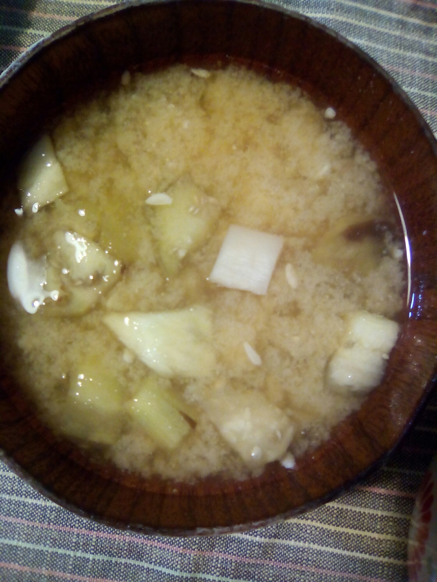豆腐とナスとオクラとエリンギの味噌汁
