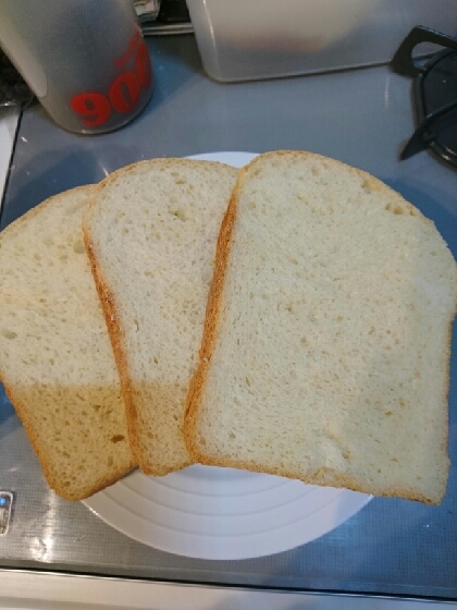 膨らみがもうひとつでしたが、きめ細かい食パンができました！