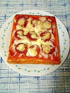☆サラミ玉ネギのピザトースト☆