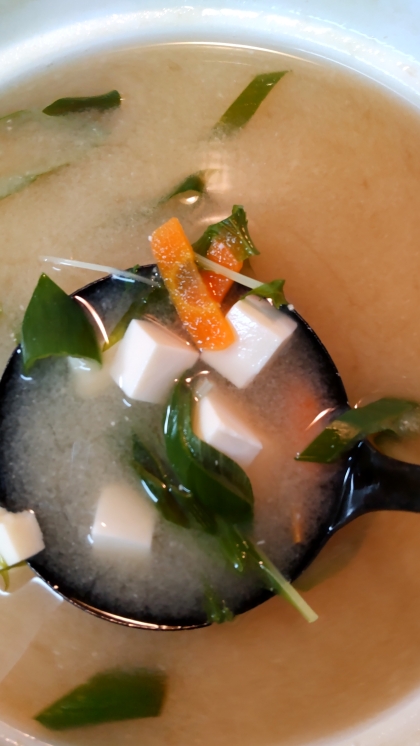 豆腐と人参と水菜の減塩こうじ味噌汁