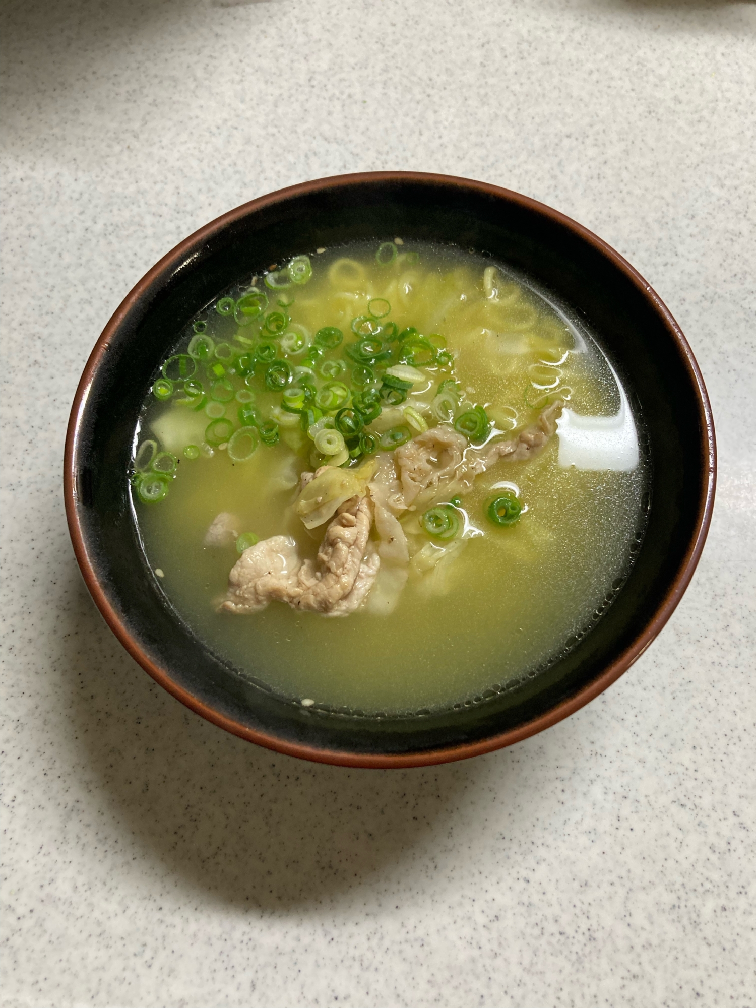 キャベツと豚肉炒めのせ★ラーメン