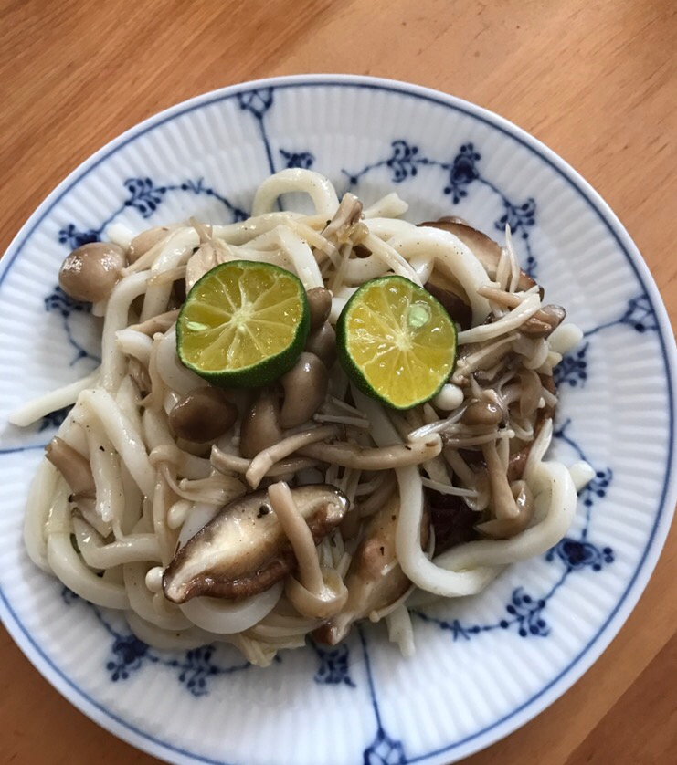 きのことすだちの焼きうどん