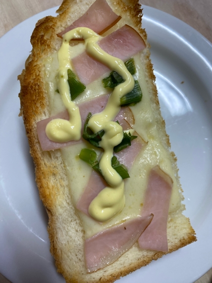 ハムと小ねぎのマヨチーズトースト